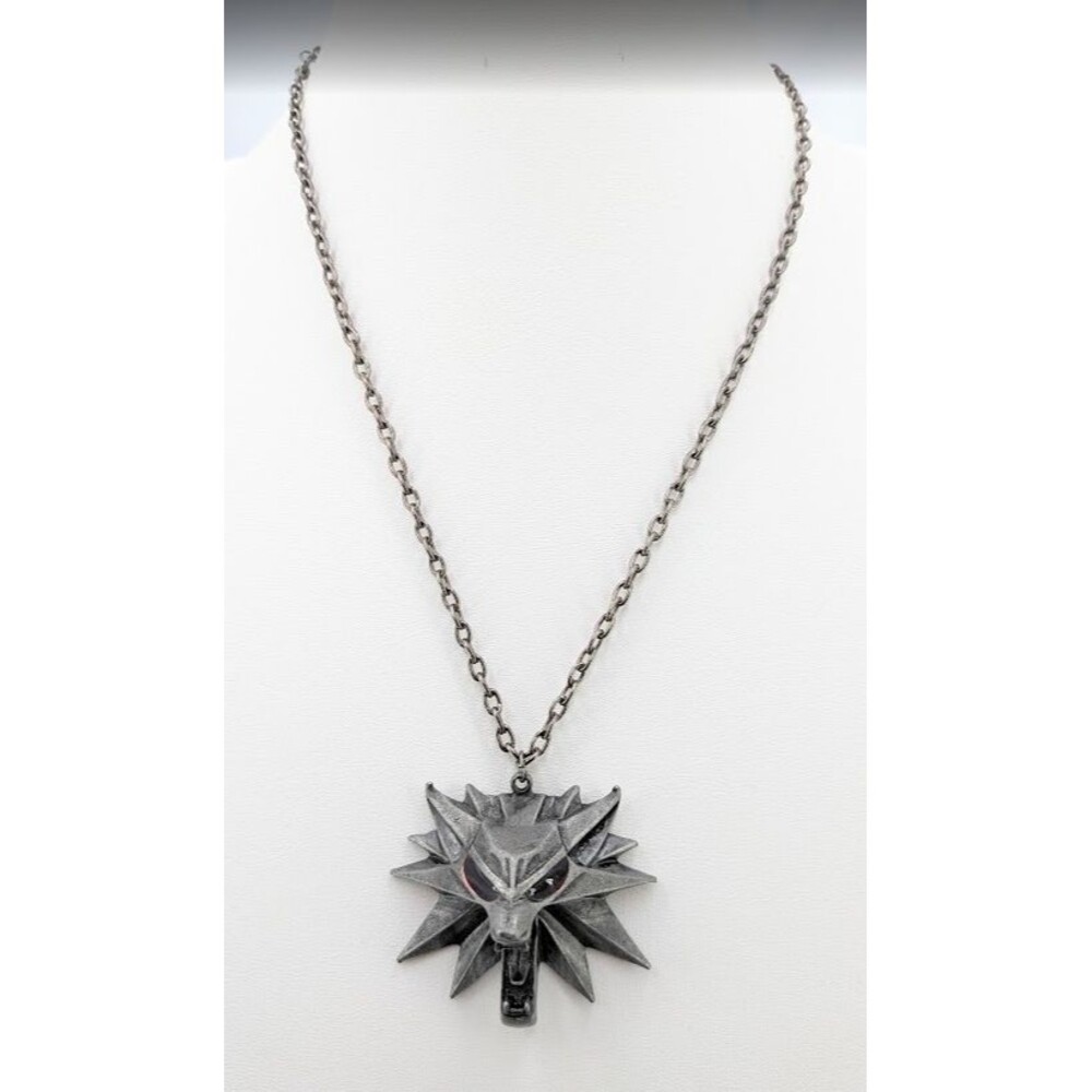 The Witcher Wolf Head Medallion Pendant Necklace Silver Tone Cosplay 20 Inches